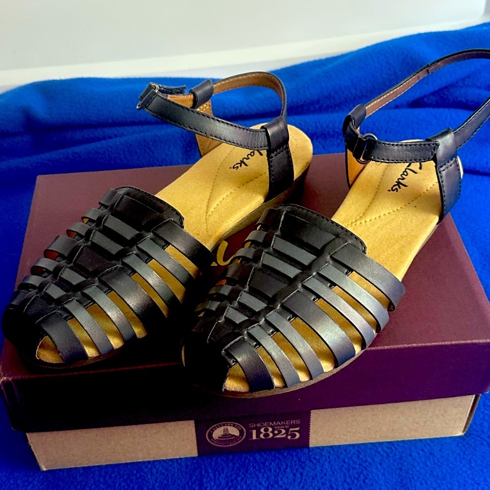 Clark’s Bendables Navy Leather Sandals